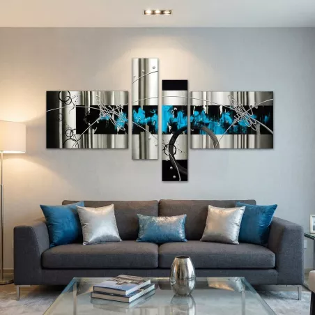 Quadro negro com 4 painéis.